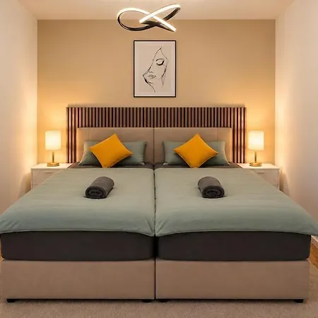Perfect For 6 Guests - Modern - 2 Bedrooms - Netflix * Cologne