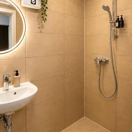Perfect For 6 Guests - Modern - 2 Bedrooms - Netflix *